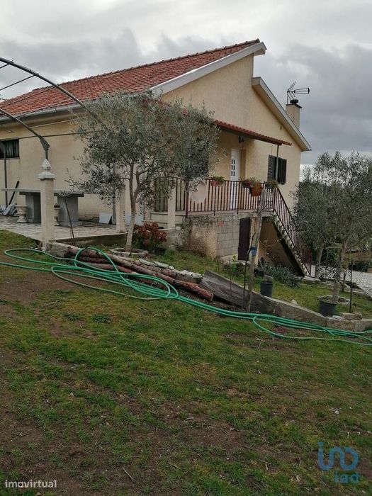 Prédio T4 em Loivos e Póvoa de Agrações de 550,00 m2