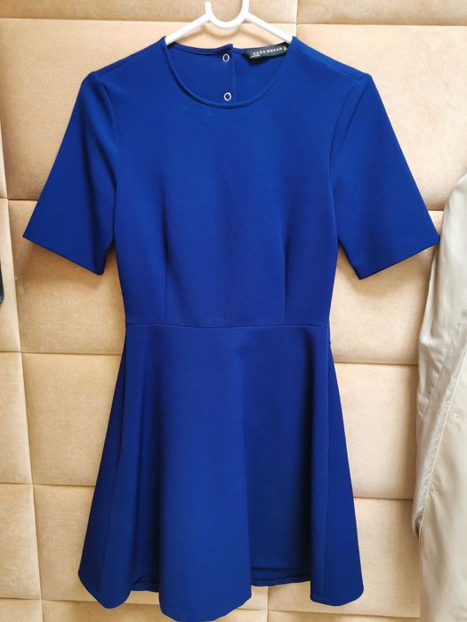 Granatowa sukienka wycięta na plecach, Zara, rozmiar 36