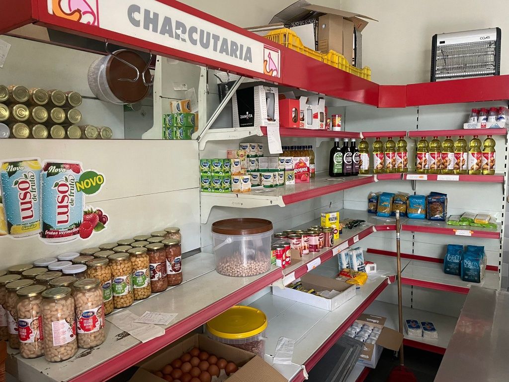 Prateleiras de Minimercado