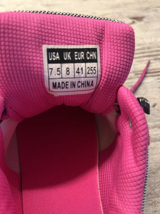 Високі кросівки. Черевики 40 р. Комфортні для походів та прогулянок