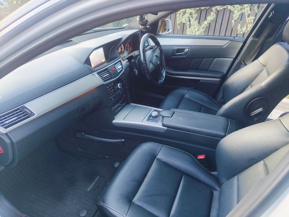 Witam Sprzedam lub zamienię Mercedesa E 350 W212 z pakietem AMG. Serwi