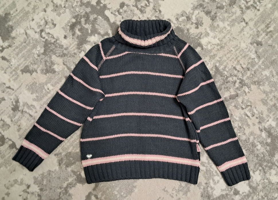 Світер з горлом в'язаний