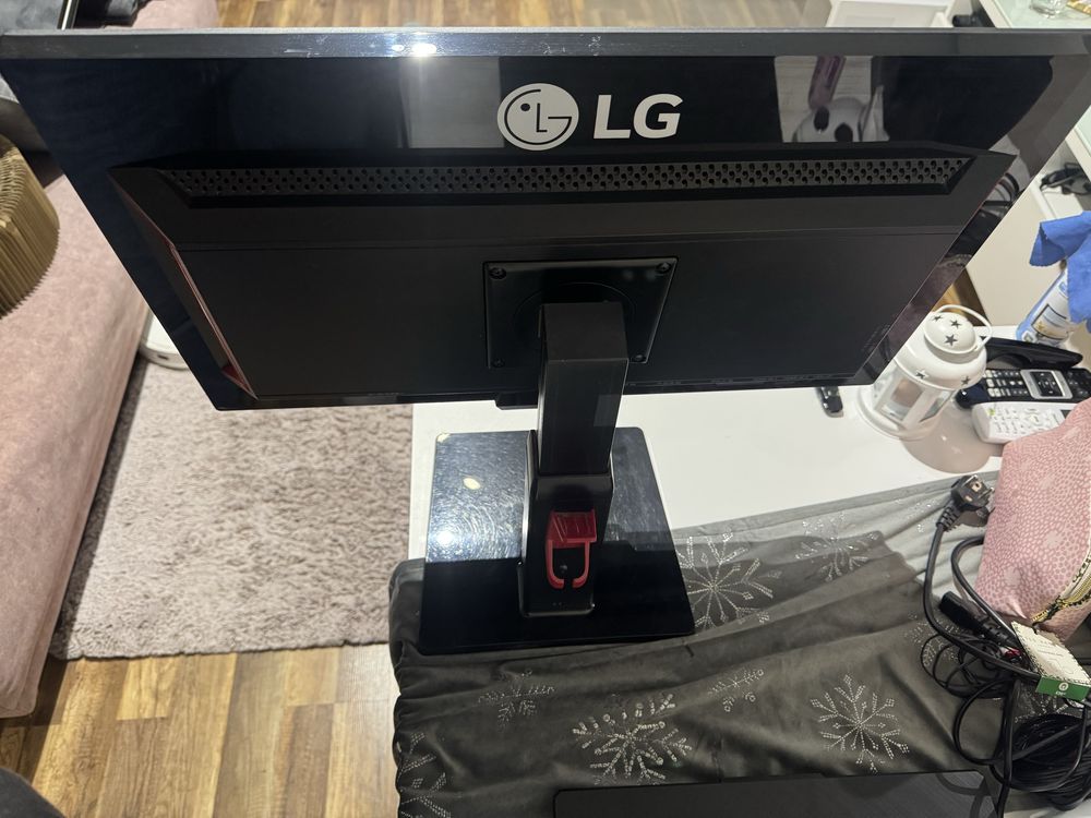 Monitor LG 24GM77-B z kablem zasilającym i DVI