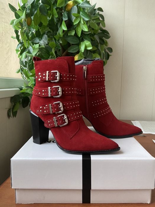 Актуальні шкіряні черевики козаки bronx americana