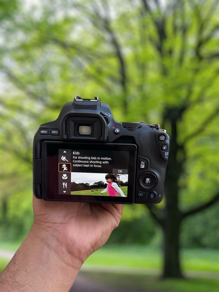 Canon Eos 250D WiFi/4k video/ecrã tactile com lente 18-55mm e bolsa