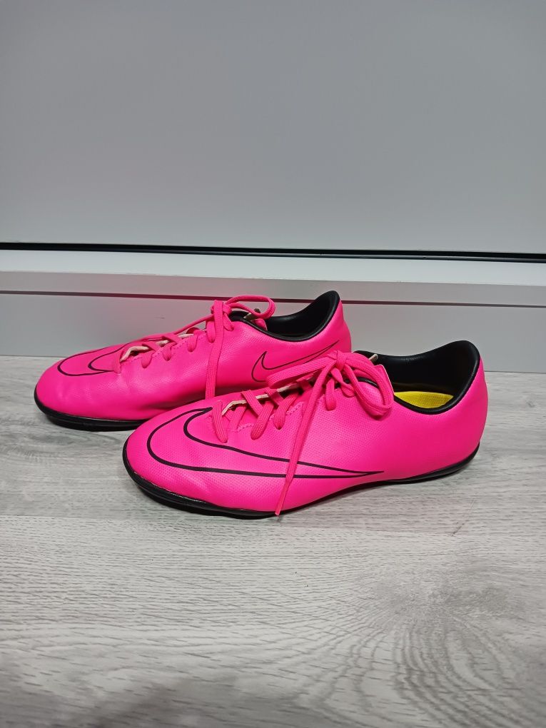 Różowe halówki Nike Mercurial Victory rozm. 36,5