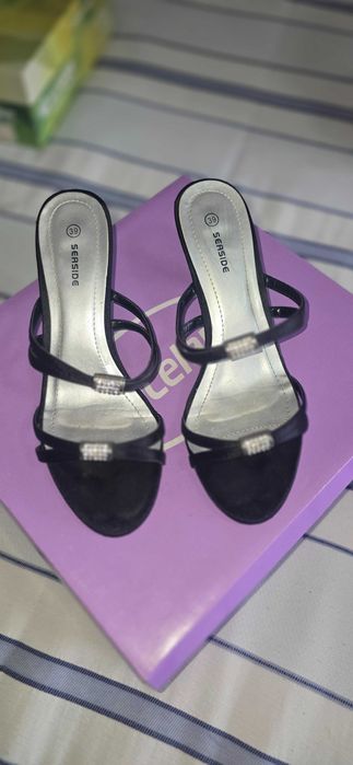 Sapatos praticamente novos