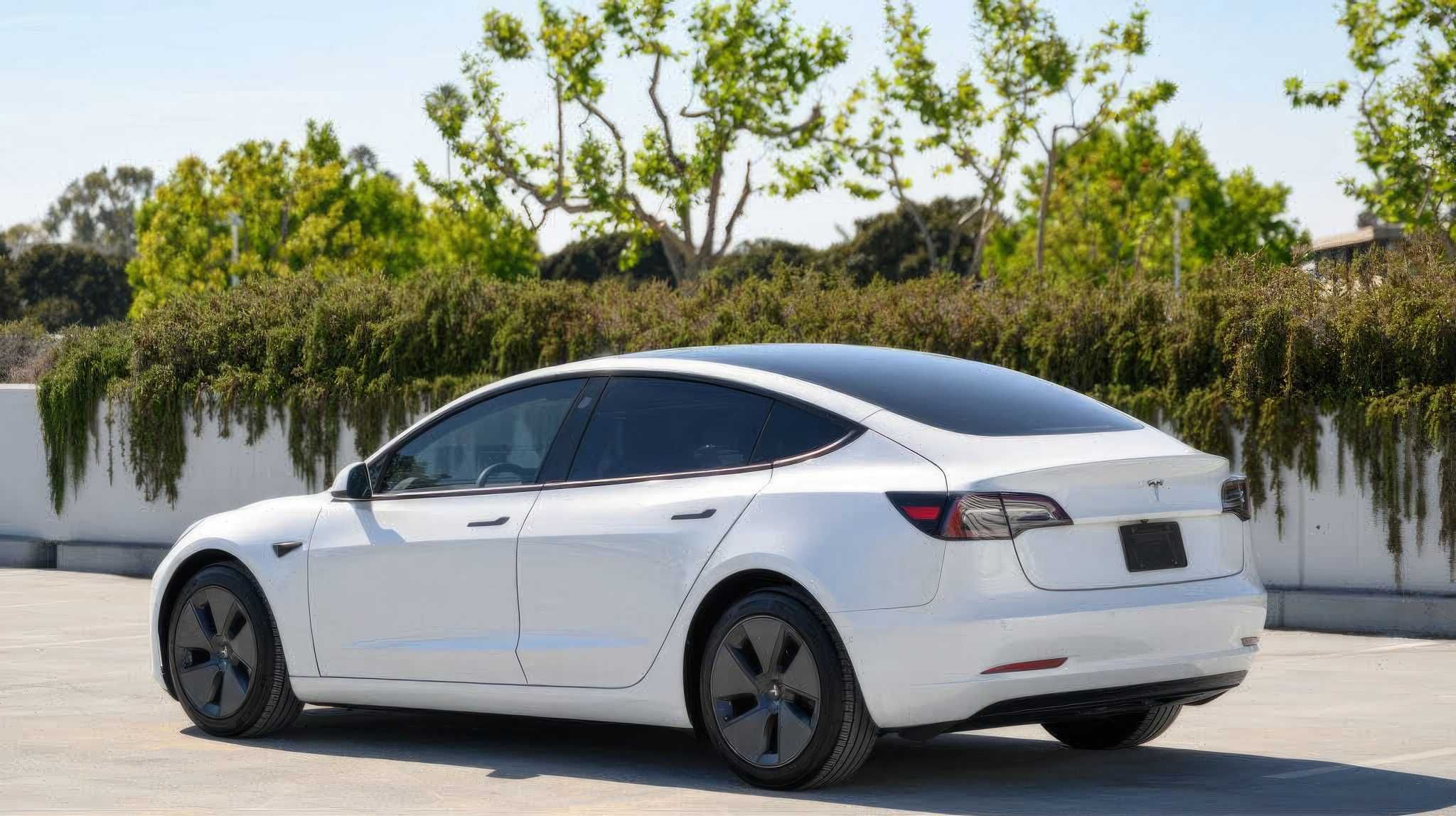 2021 Tesla Model 3 Standard Range Plus RWD