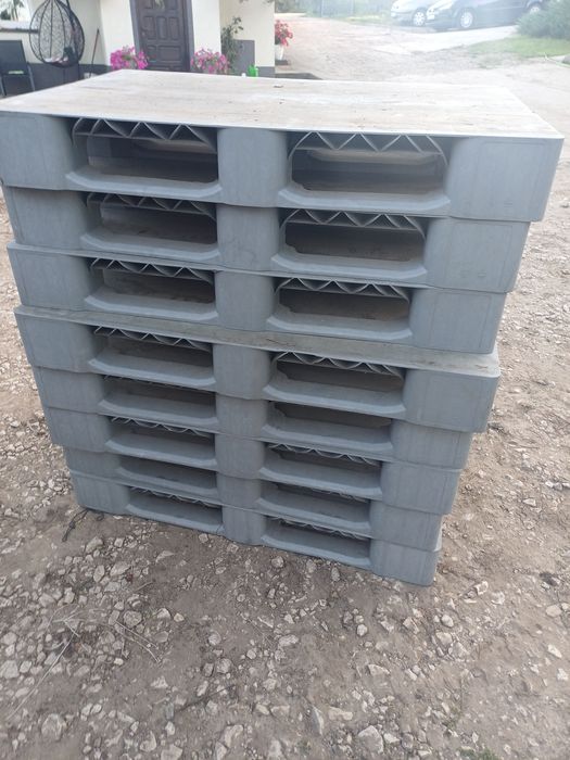 Palety plastikowe 120x80