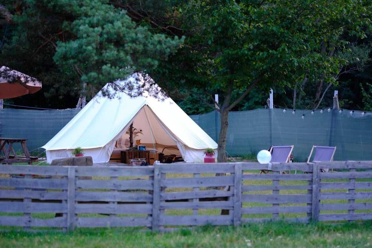 Zagroda Kopytkowo Glamping pole namiotowe nocleg