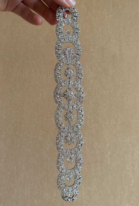 Прикраса для волосся або для весільної сукні