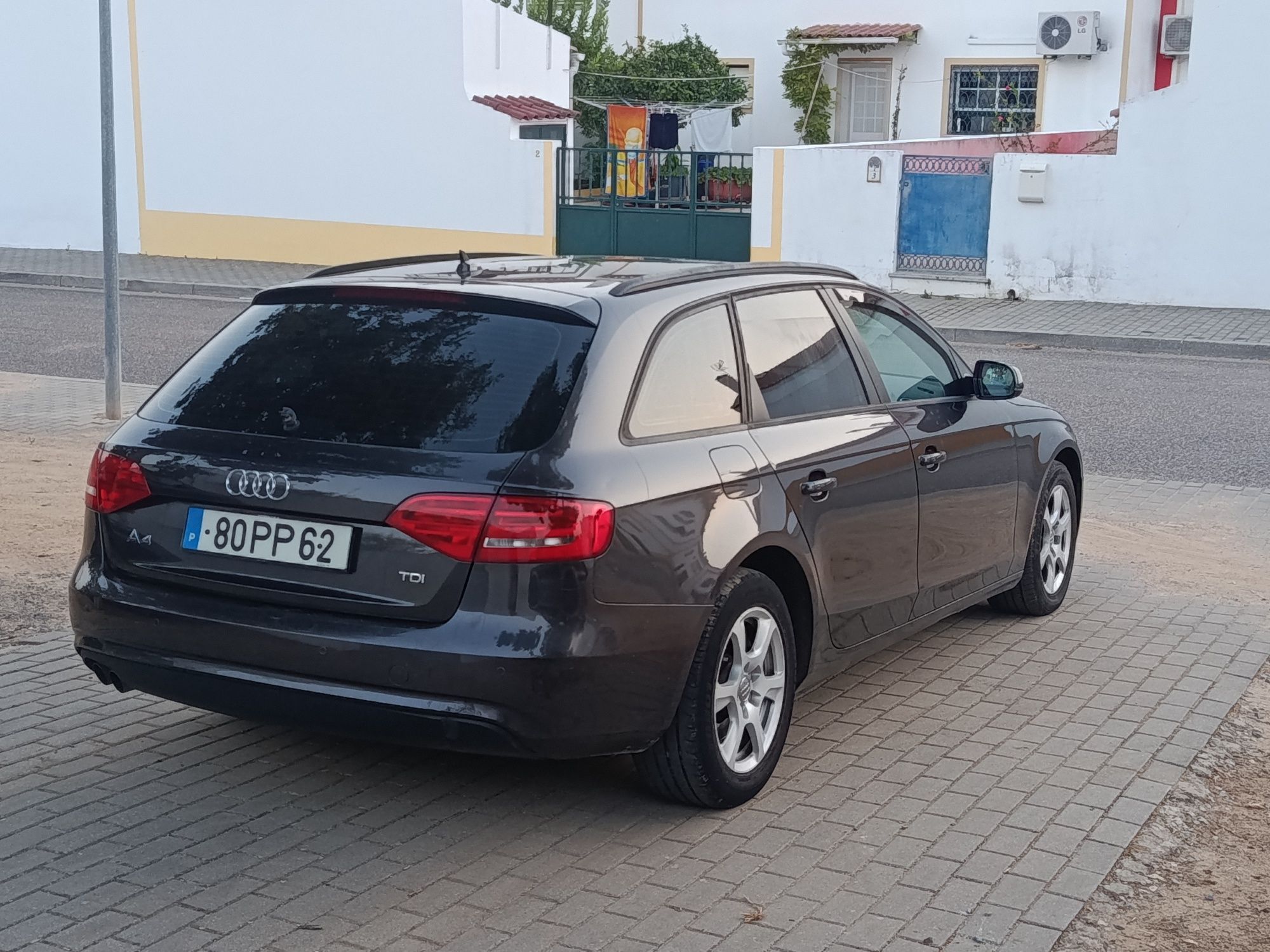 vendo ou troco audi A4 2.0 tdi B8 avant   245.000 kms reis 2011-08