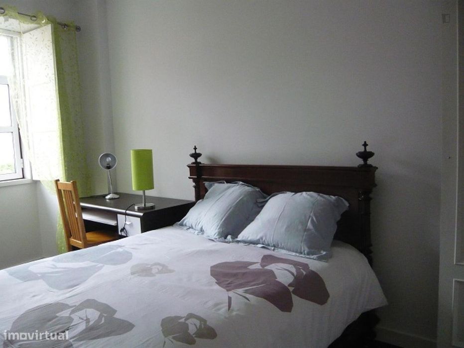 55238 - Quarto com cama de casal, com casa de...