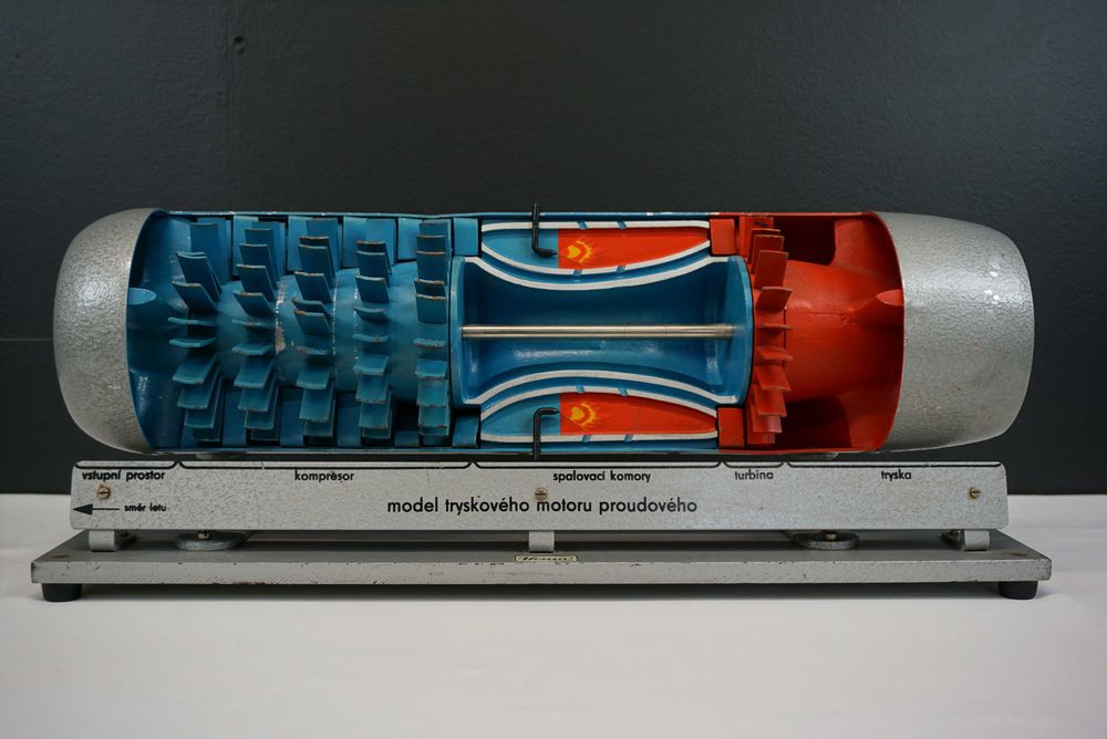 Model pomoc naukowa silnik turboodrzutowy odrzutowy PRL samolot