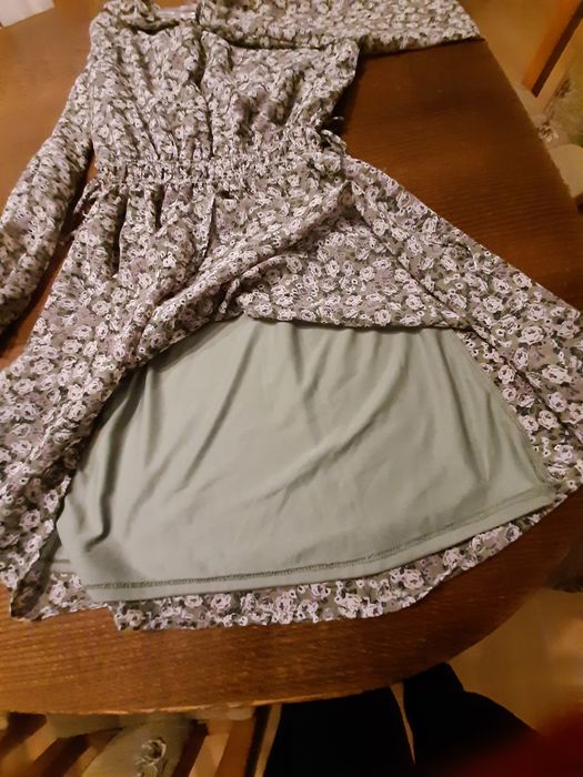 Sukienka w kwiaty r. 146