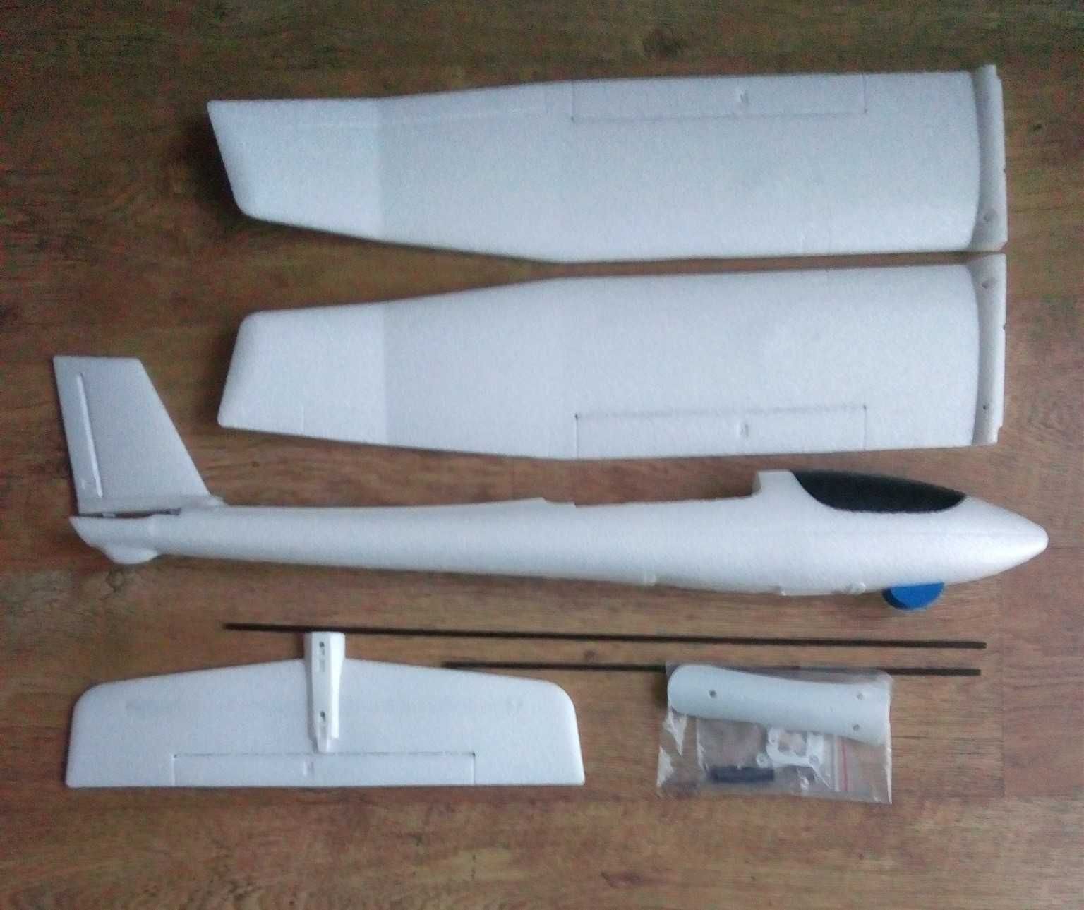 Szybowiec swobodnie latający 120x78 cm pod RC KIT