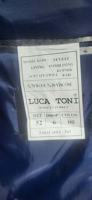 Мужской классический костюм темно-синего цвета с галстуком 52 размера