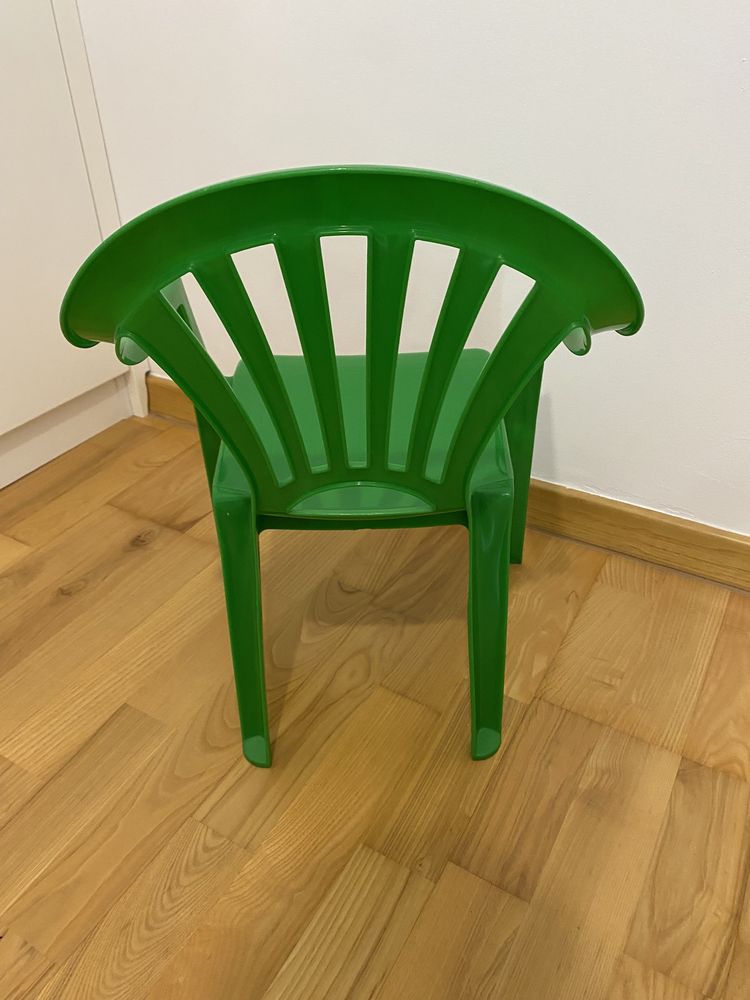 Krzesełko plastikowe dla dzieci