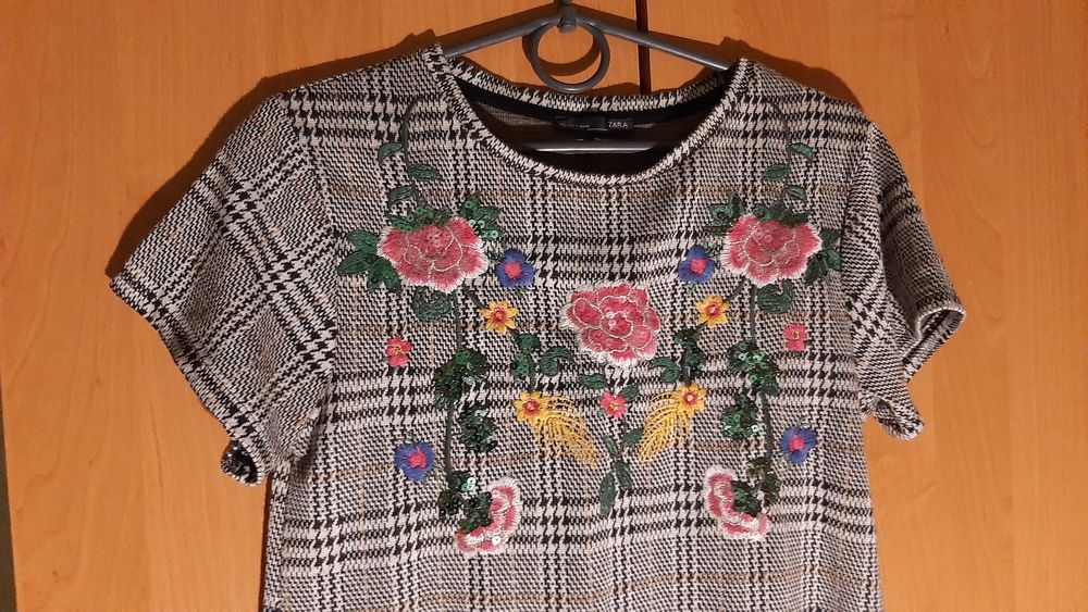 Платье стрейчевое Zara  с вышивкой от 11-15 лет