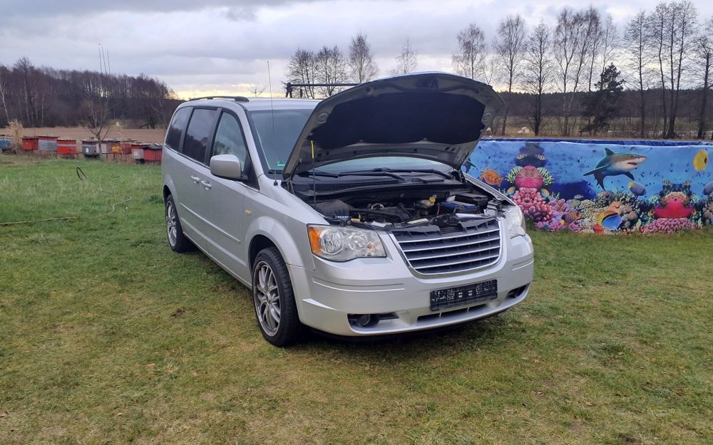 Chrysler Grand Voyager 3,8V6 automat 125 tyś km 7 osobowy rodzinny Van