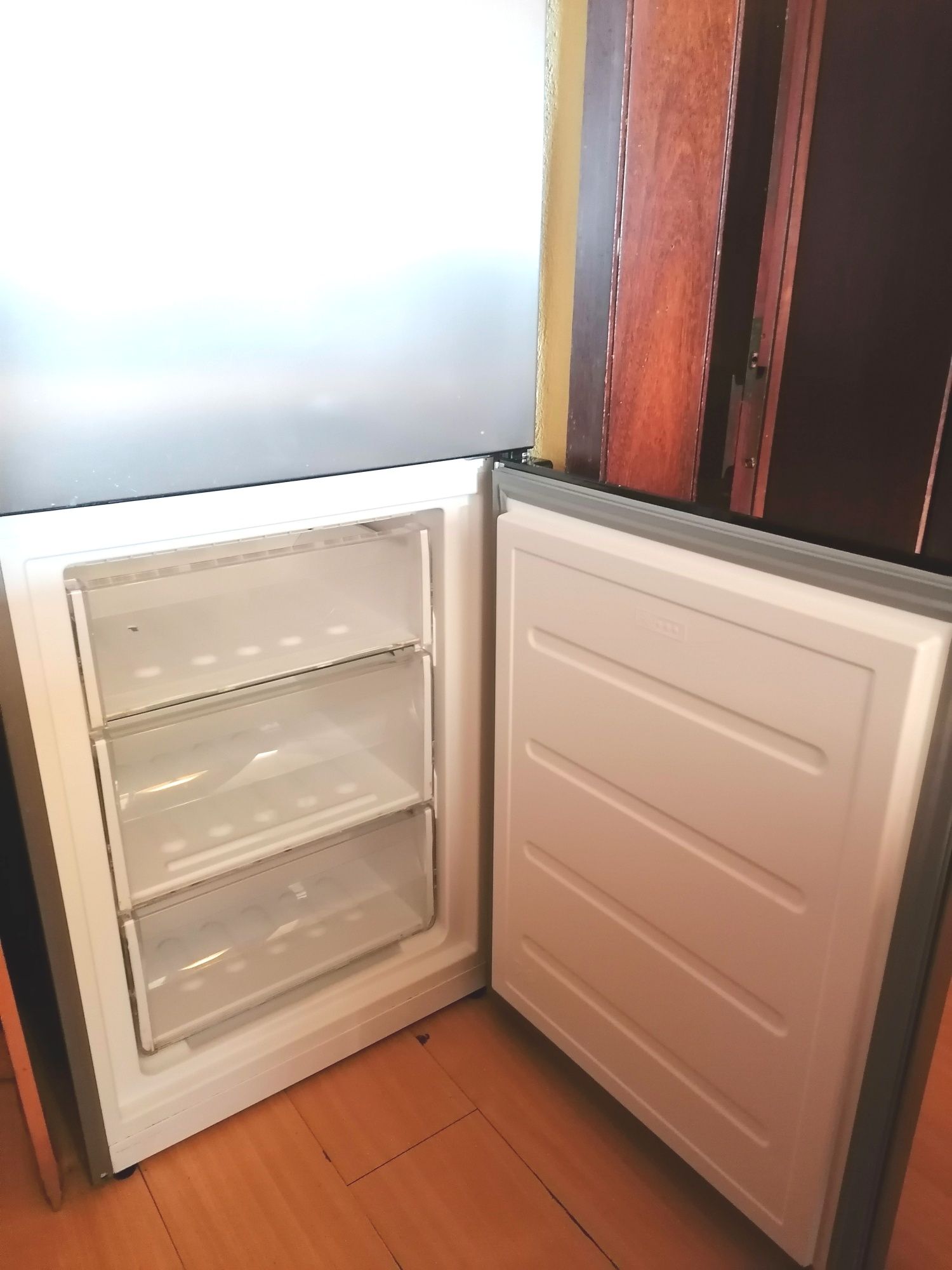 Frigorífico Combinado Indesit X 320 Litros No Frost e Inox