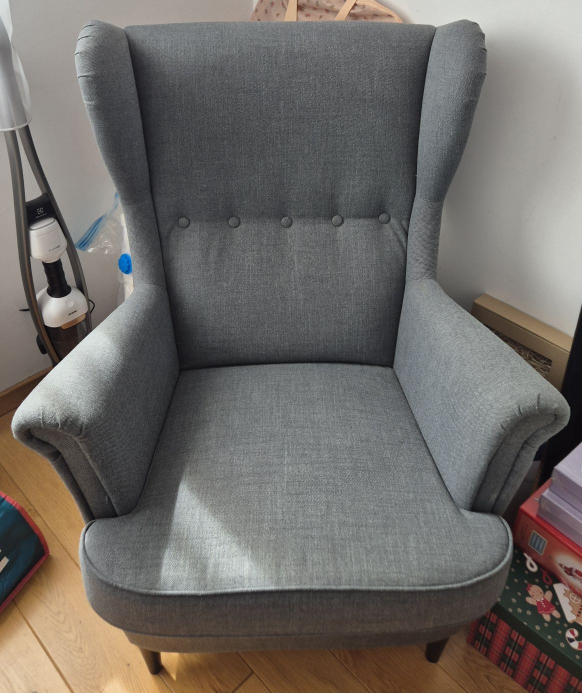 fotel ikea strandmon z podnóżkiem fotel uszak