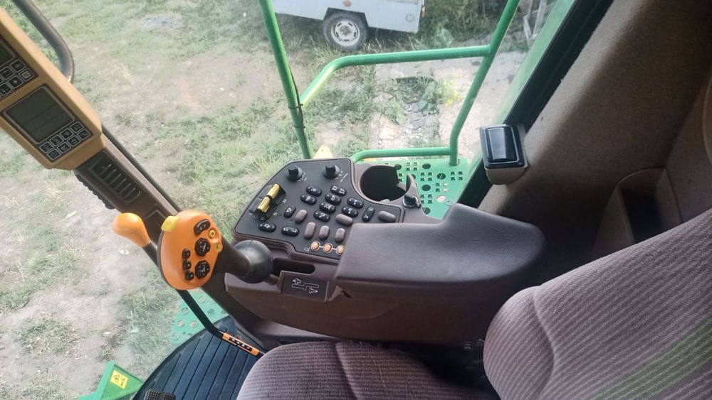 Комбайн зернозбиральний Джон Дир 9880STS