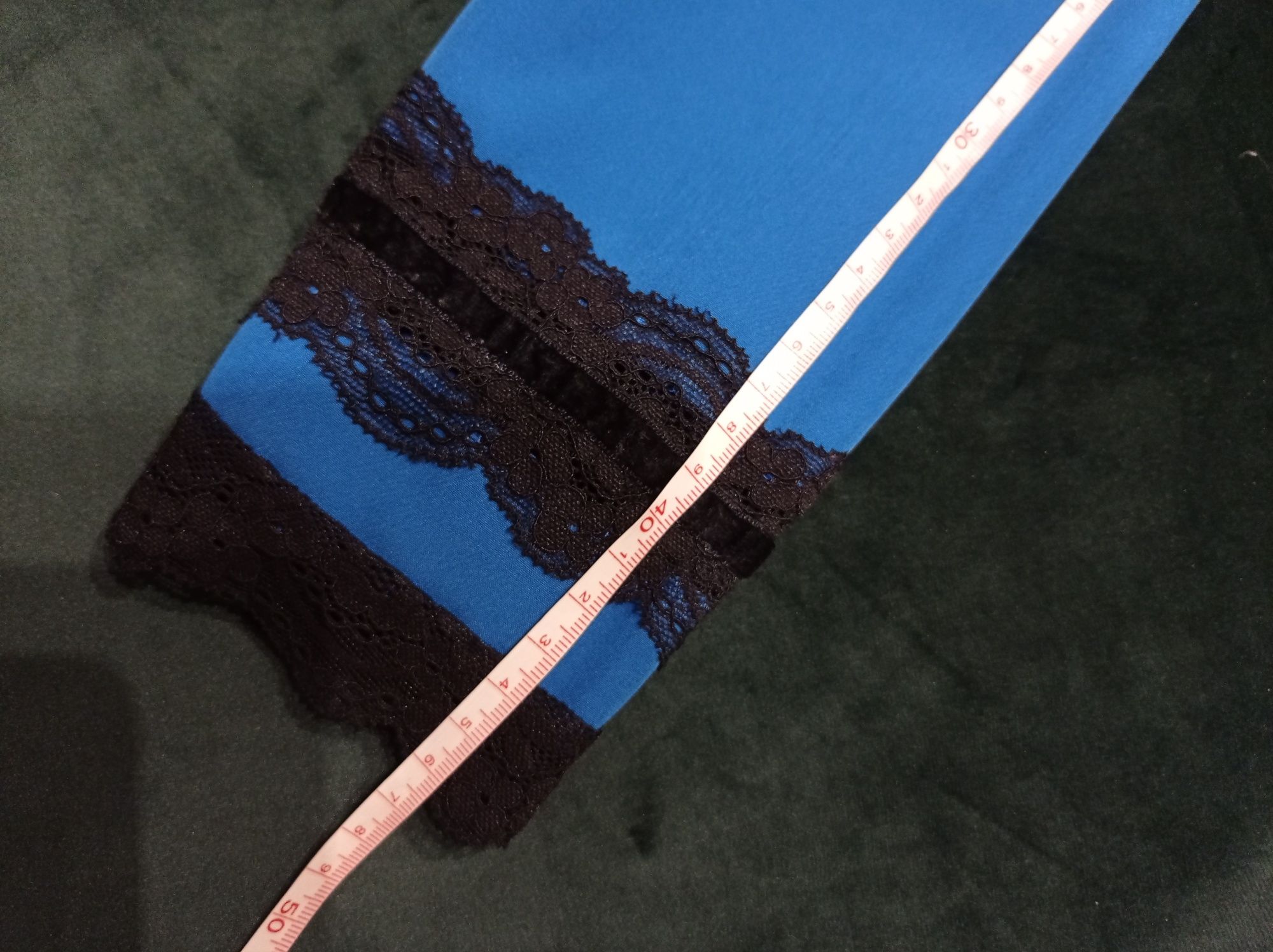 Sukienka kobaltowa trapezowa z koronką elegancka Reserved 34