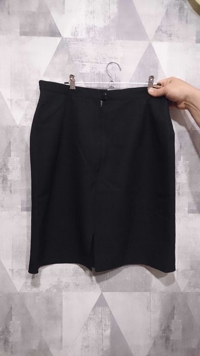 Чорна спідниця на роботу, в офіс