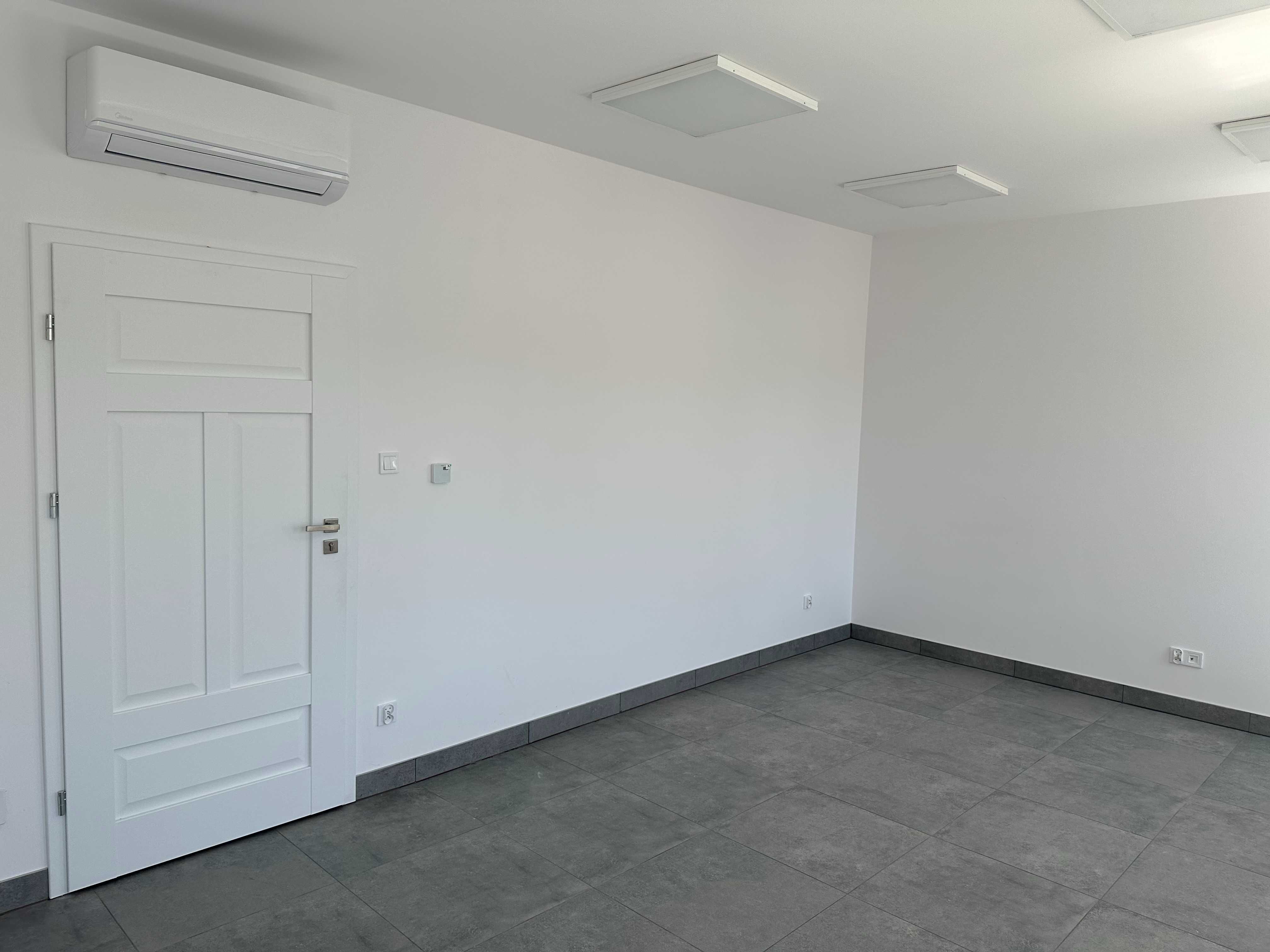 Wynajmę lokal 20 m2 w centrum  Łasku, ul. Warszawska - Srebrne Pasaże