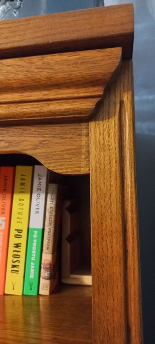 Solidny kredens vintage