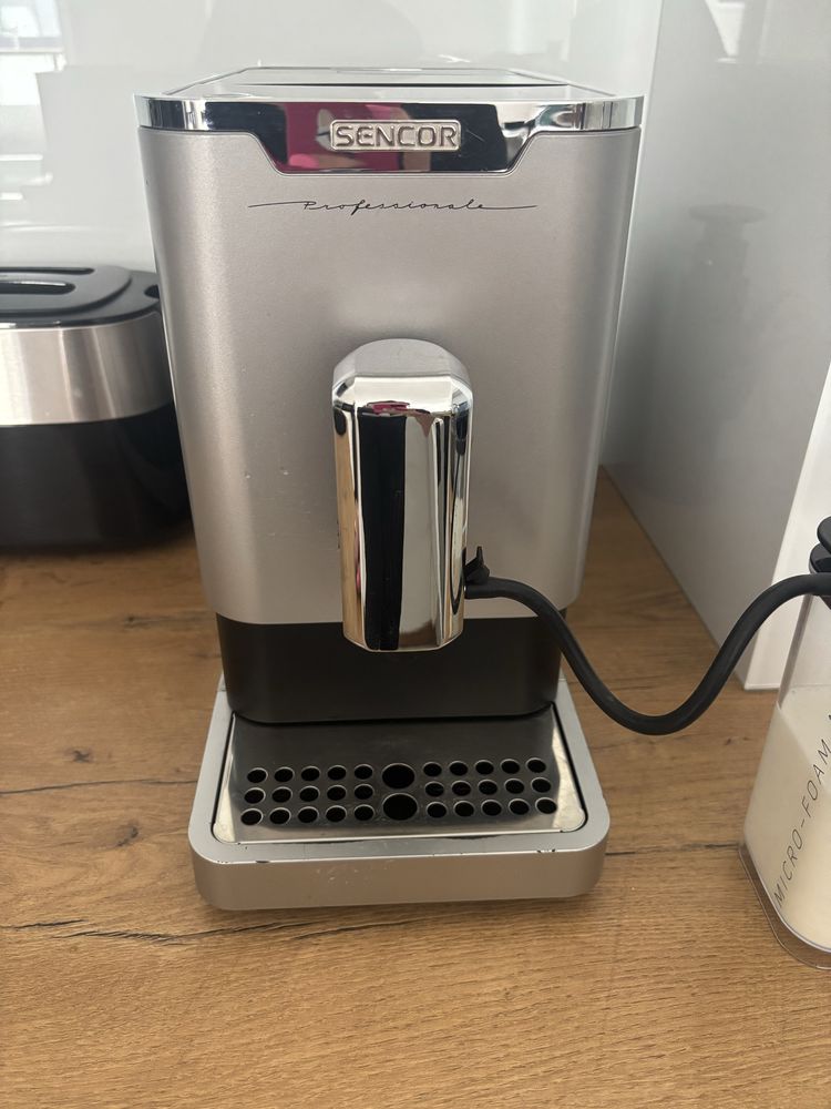 Ekspres automatyczny Sencor SES9200CH