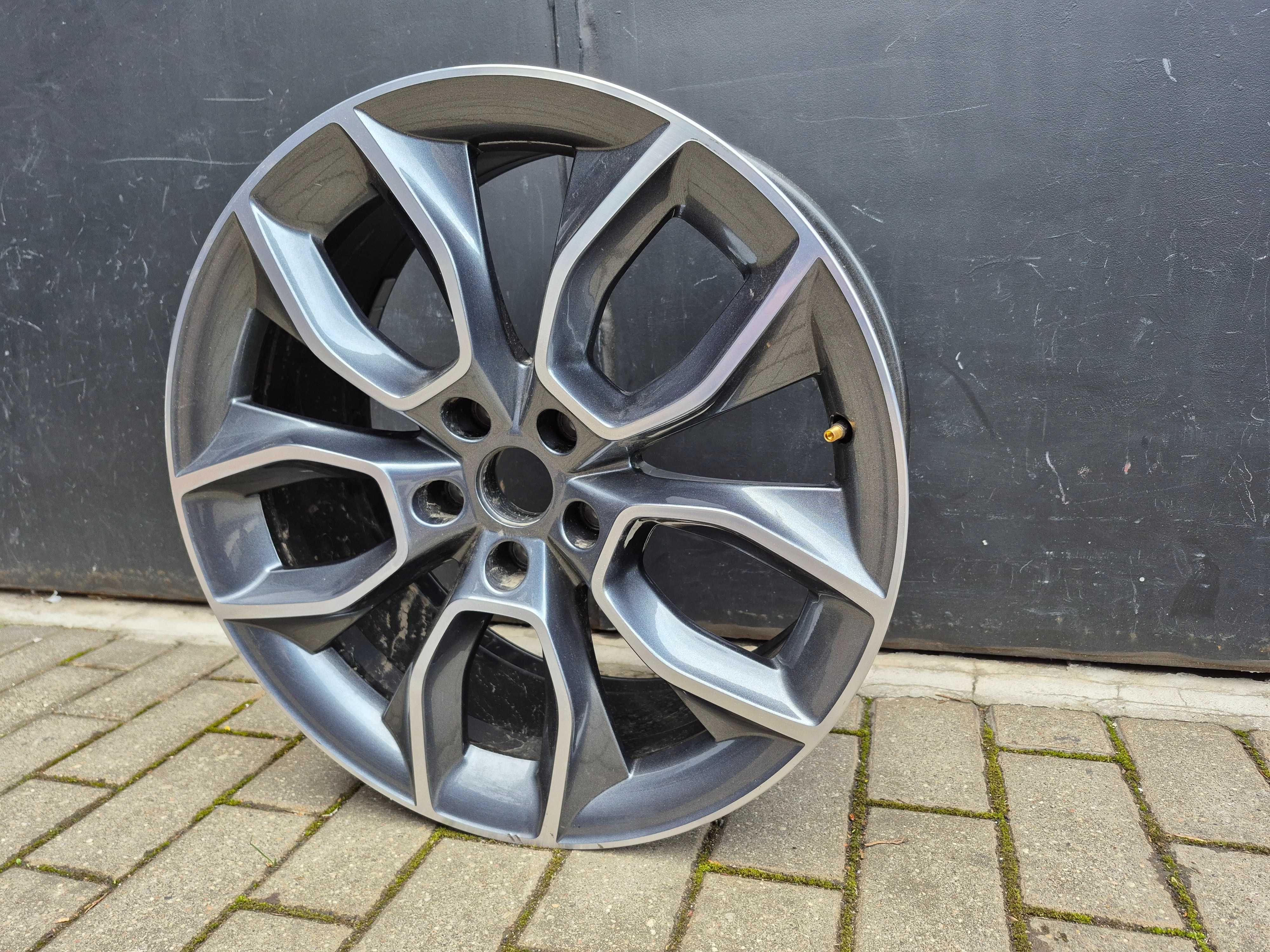 Skoda Superb III (3V) 15- Felga aluminiowa 8.0" x 19" 5x112 ET44
