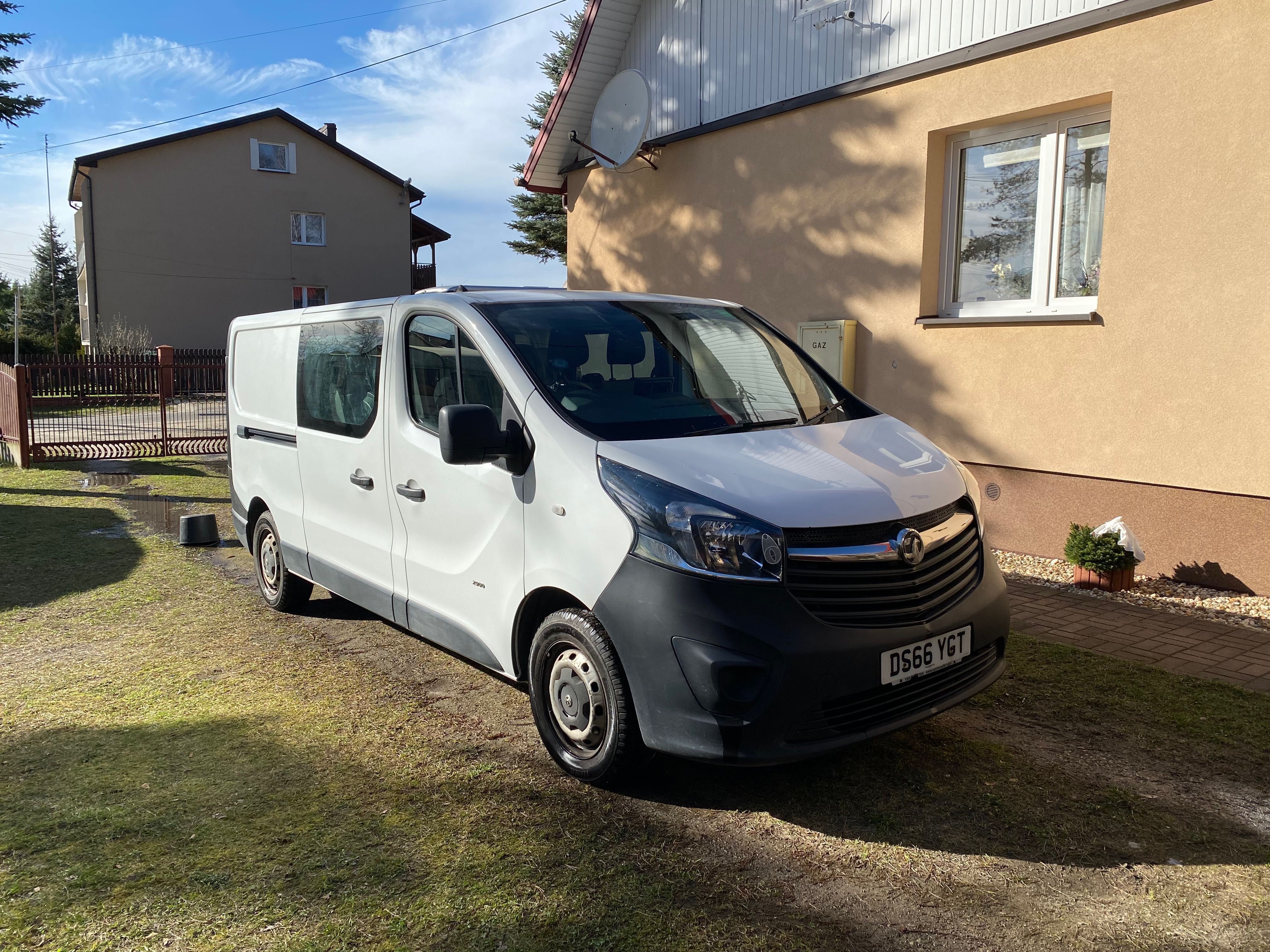 Opel Vauxhall Vivaro 2016 1.6 CDTI 2900 6 osobowy euro 6 ANGLIK