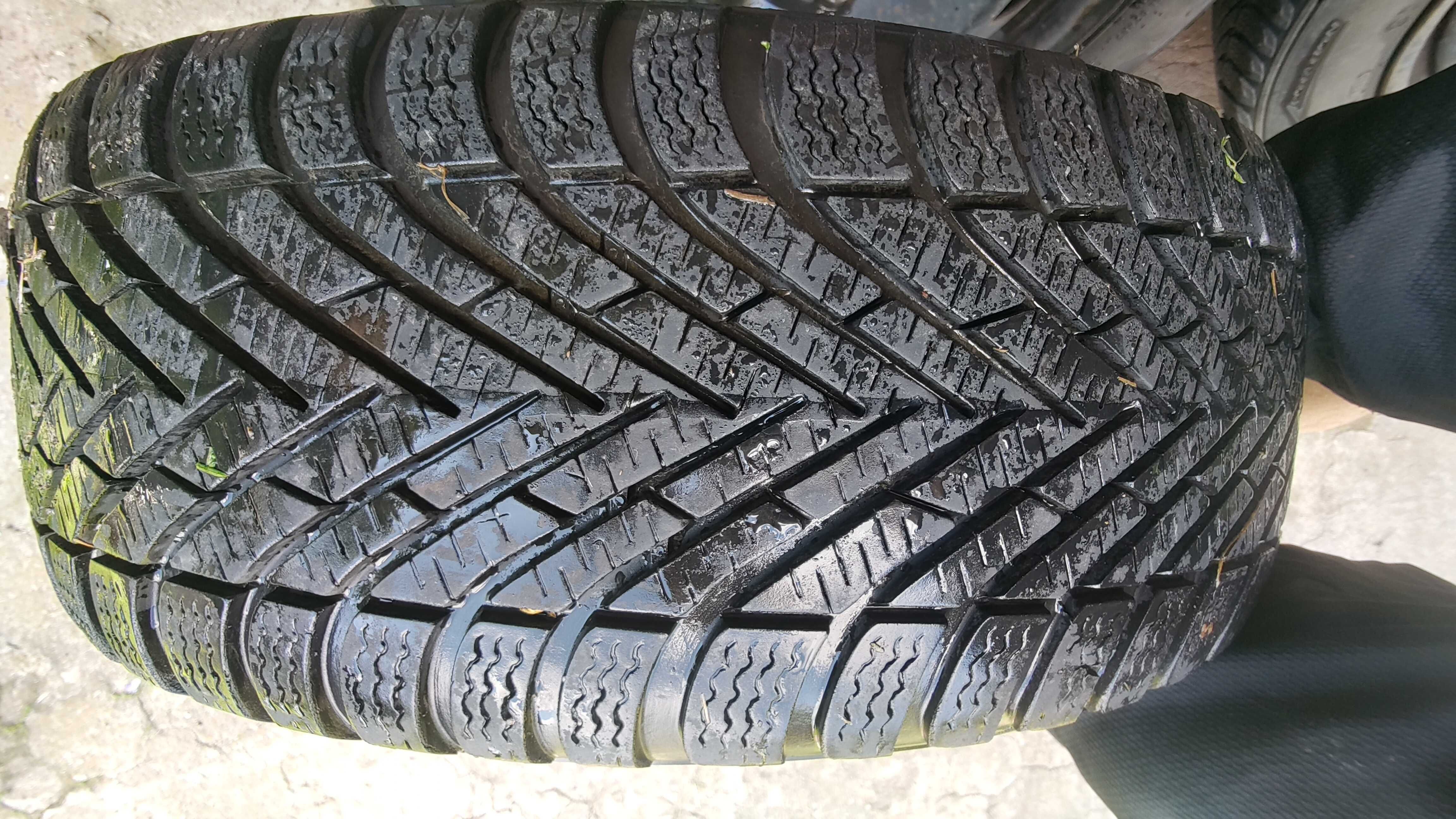 Koła zimowe Pirelli Winter 205/55/R16 91/T używane.