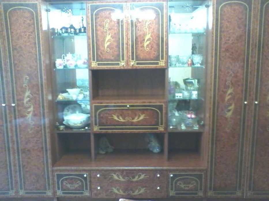 Вітрина з шафами