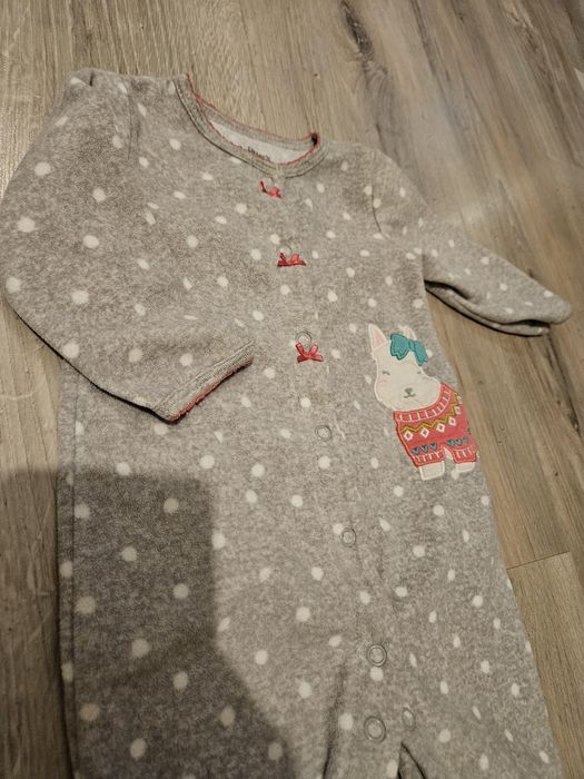Dziewczęcy pajacyk Carter's.  Rozmiar na 6 mscy