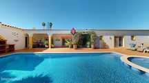 Moradia com 4 quartos +1 escritório Piscina e Jardim- Portimão