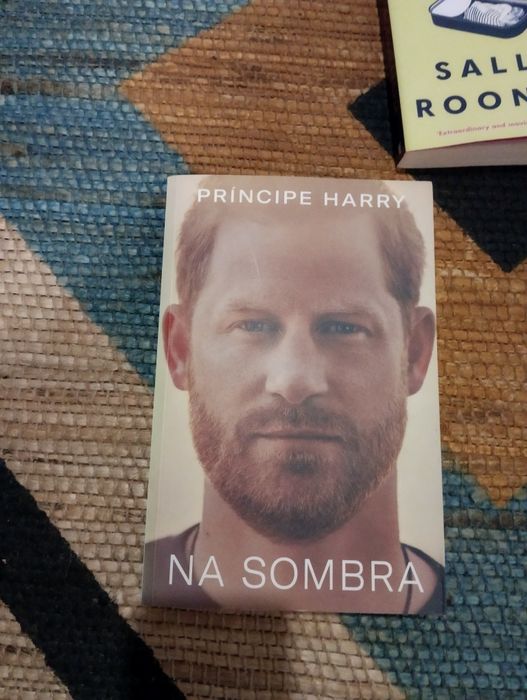 Livro na sombra do príncipe harry