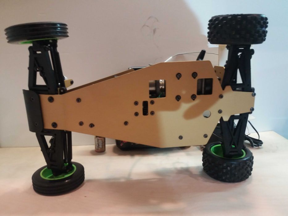 Model RC  T2M 5000/KYOSHO Nitro 2WD 1:10 stan bdb+ aparatura+grzałka