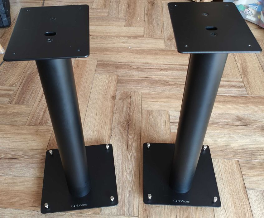 Standy pod kolumny głośnikowe Norstone Stylum 2 Stand Czarny kolor