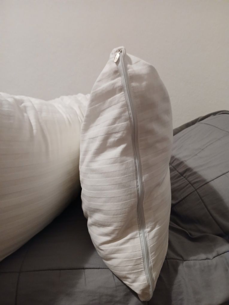Travesseiro para cama com  duas  capas