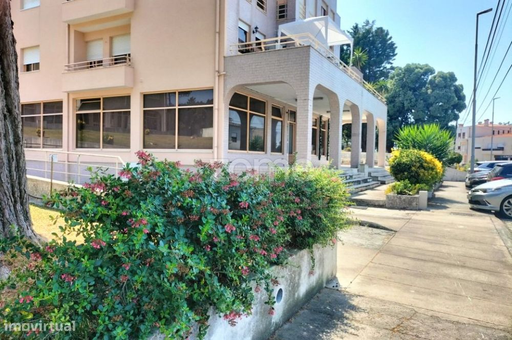 Espaço Comercial com Projeto T3/T4 | 170m² + Garagem | Perto da Pra...