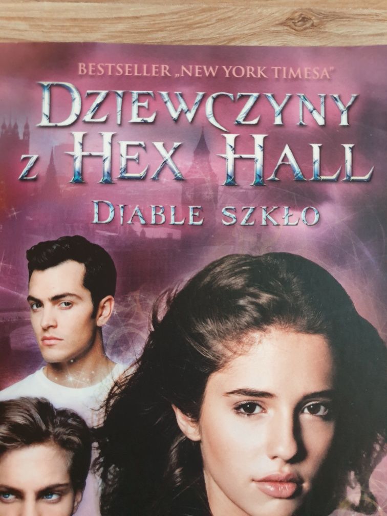 "Dziewczyny z Hex Hall Diable Szkło" Rachel Hawkins