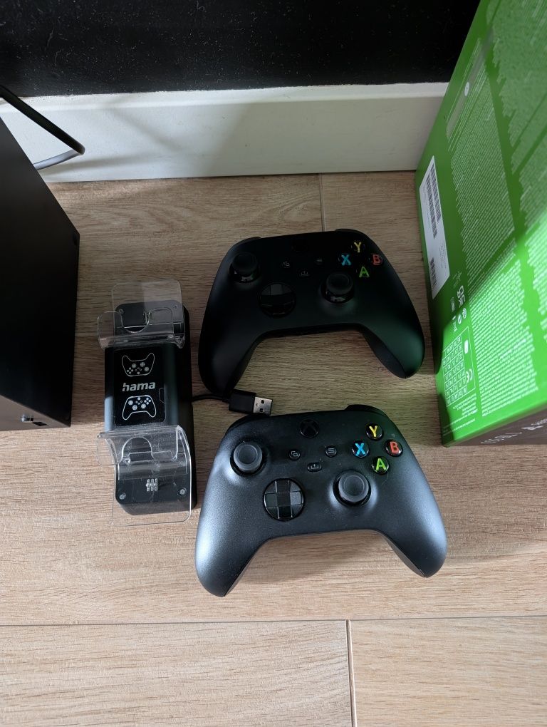 Xbox Series X 1tb + 2x pad + gra