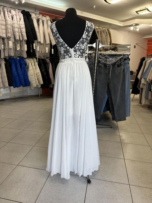 Плаття сукня весільна розмір 42-44.  ОТ-73, ОГ - 90