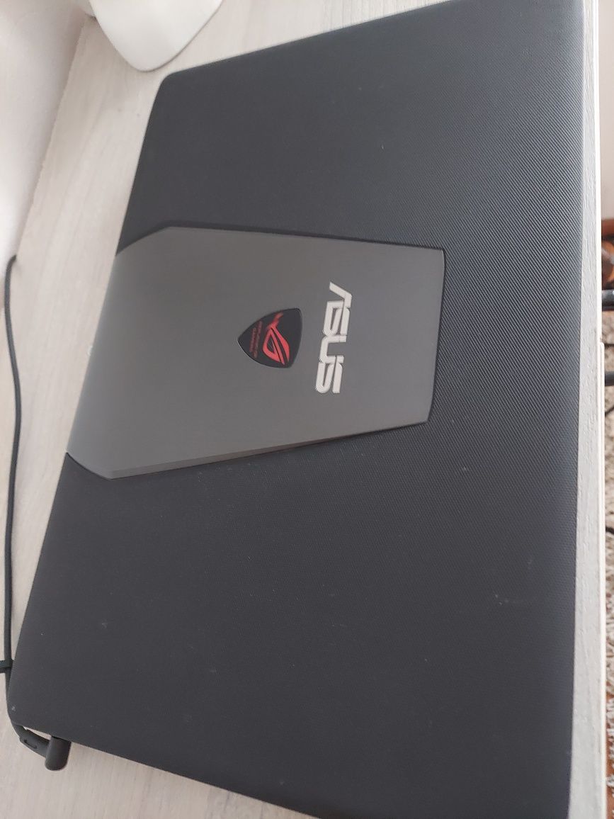 Asus, laptop gamingowy 17,3 cala GL752VW