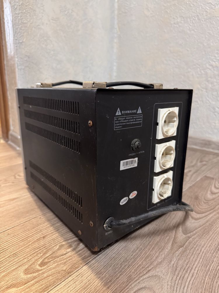 Автоматический стабилизатор напряжения Luxeon SVR-3000