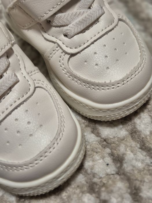 Кросівки білі дитячі