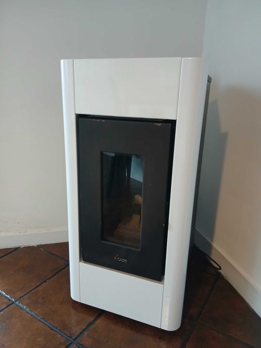 Salamandra a peletes marca cadel italiana